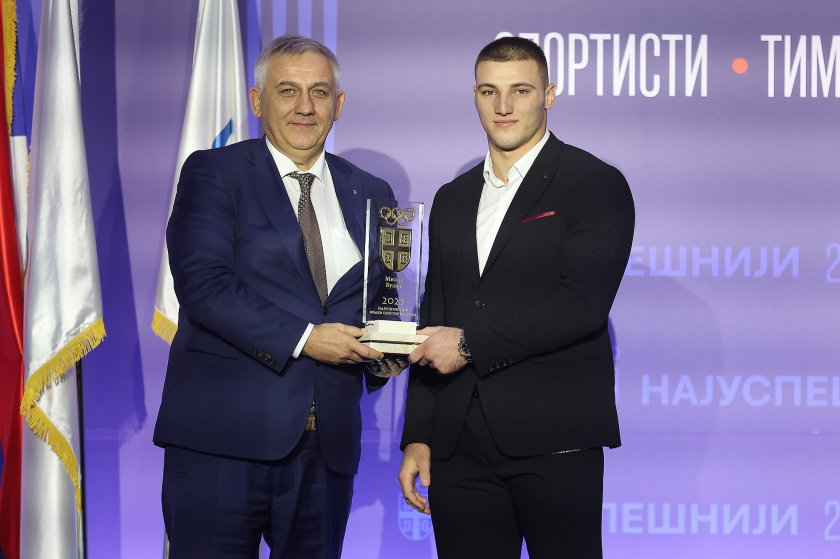 Тодоров уручио признање Милану Булаји за најуспешнијег младог спортисту ОКС-а