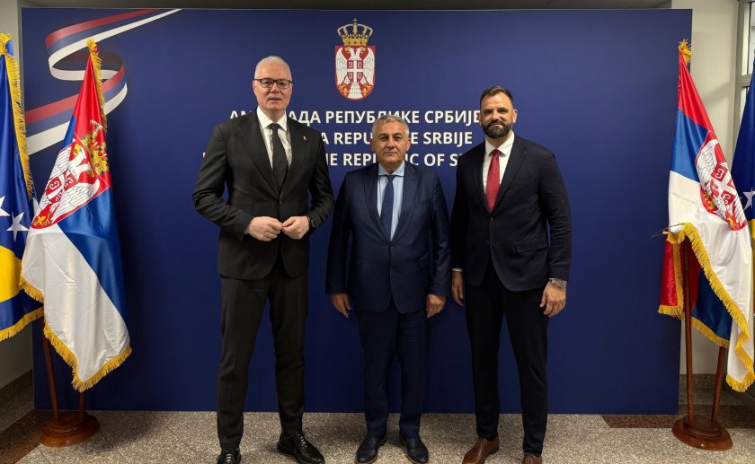 Амбасадор Тодоров угостио Дејана Томашевића председника и Дејана Бојовића, генералног секретара ОКС